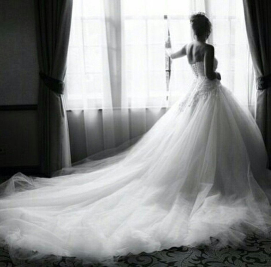 Свадебное платье белое с черным