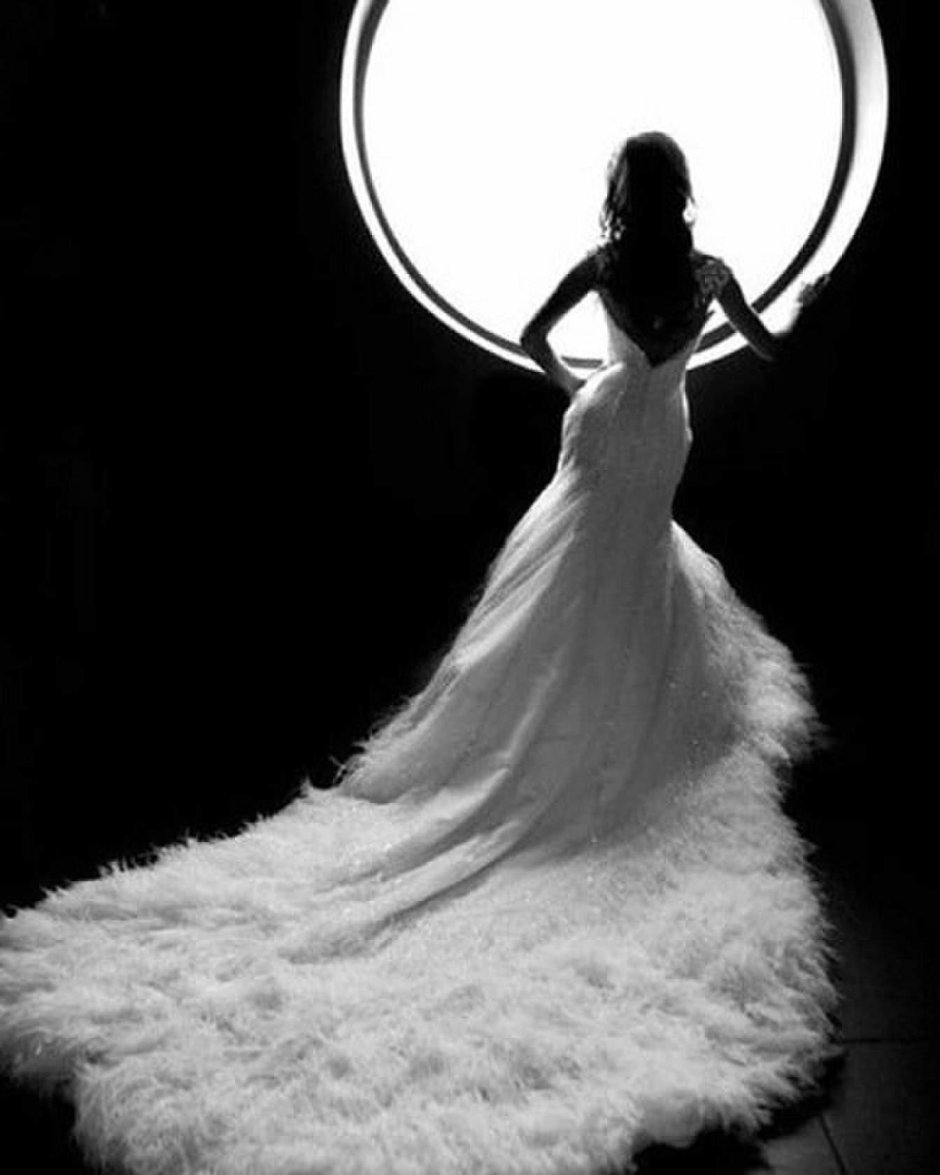 Черно белое свадебное платье