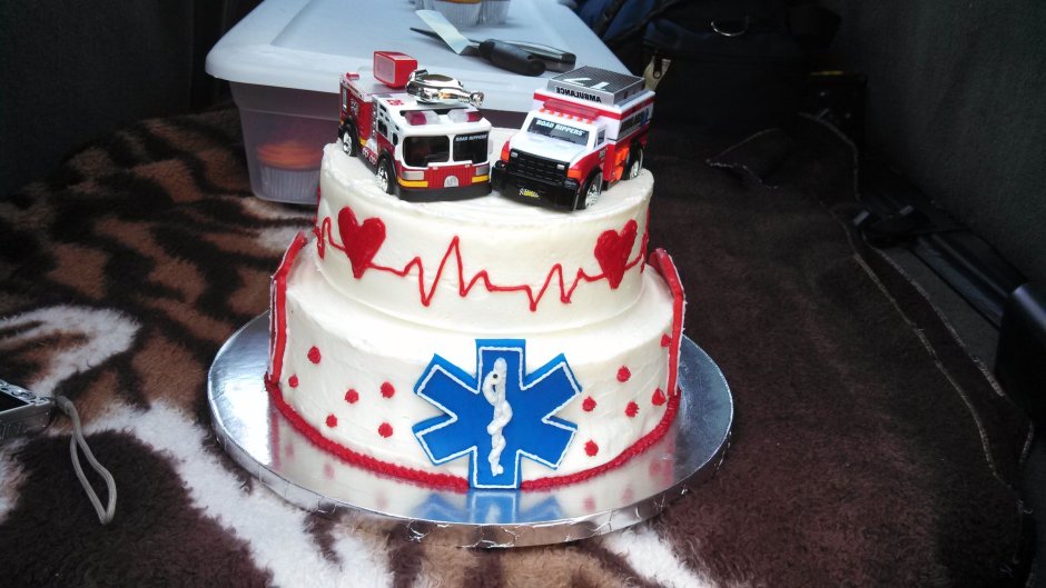 Торт машина скорой помощи