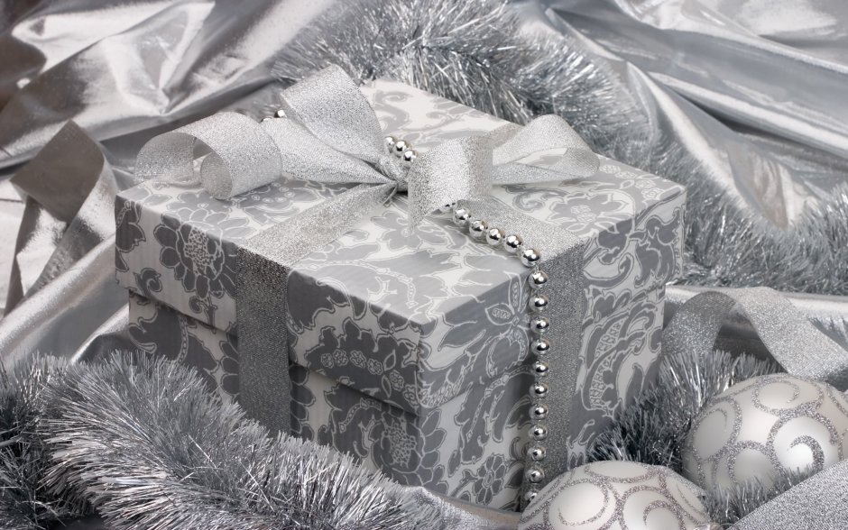 Новогодние коробки для подарков серебристые