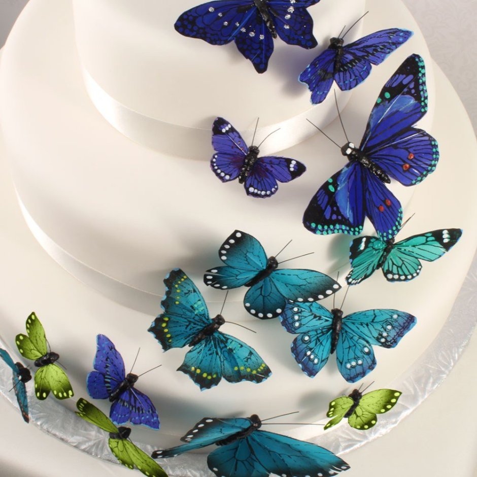 Торт с бабочками из мастики