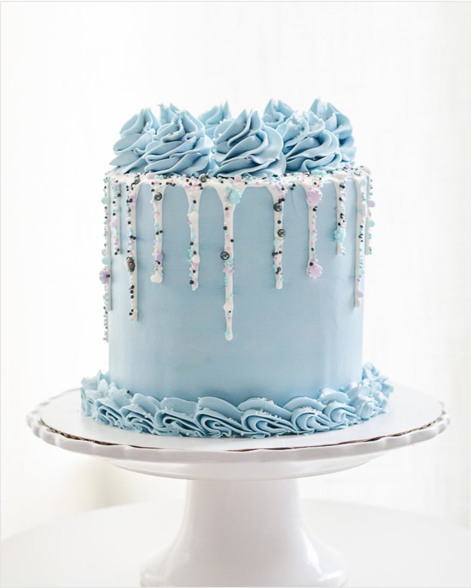 Торт для женщины в голубых тонах