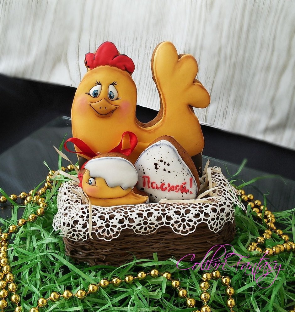 Курочка Ряба с пасхальными яйцами
