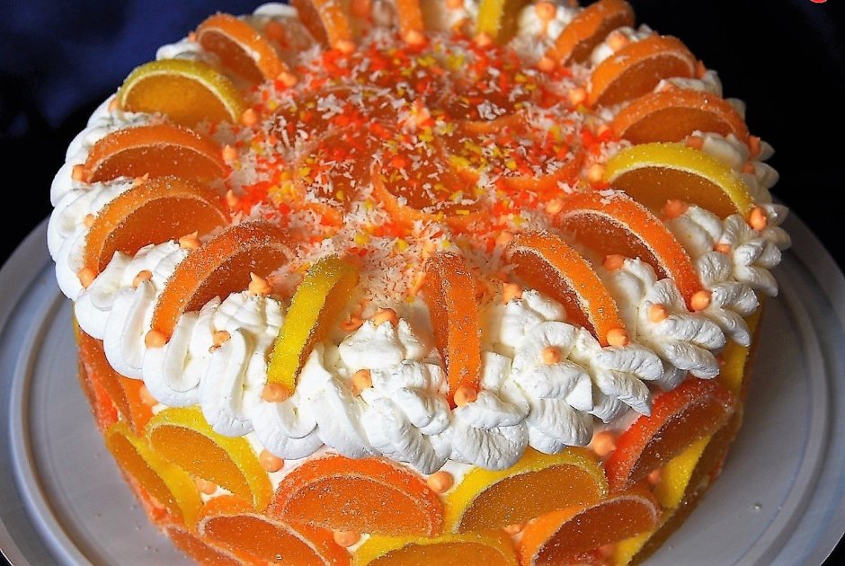 Украшение торта киви и мандаринами