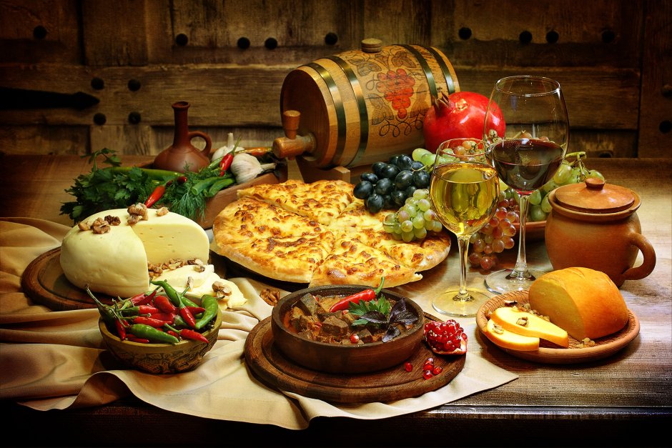 Праздничный стол с грузинскими блюдами