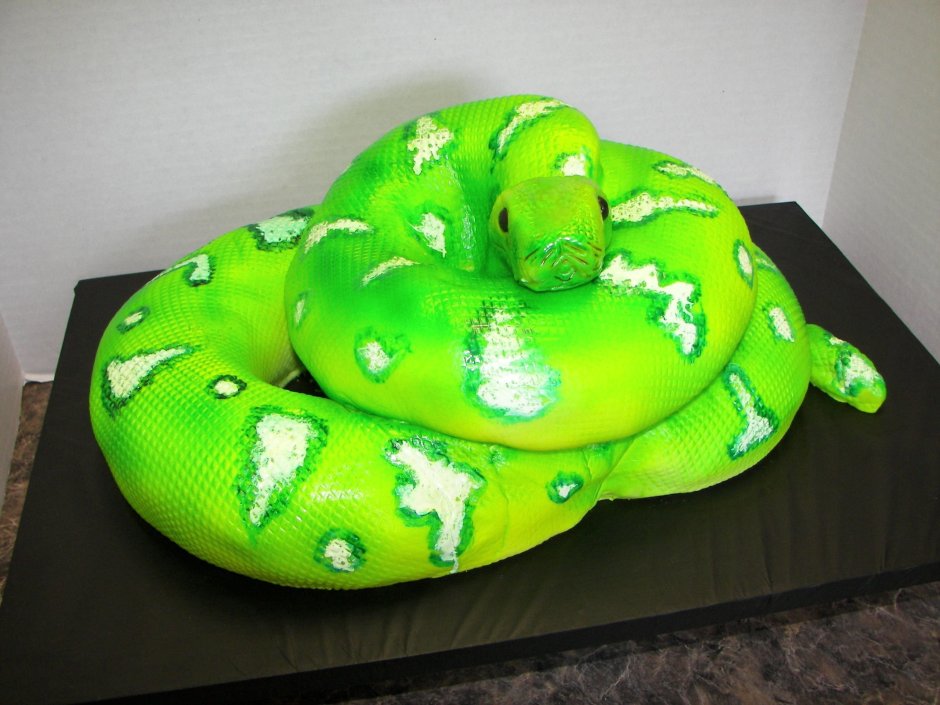 Торт в форме змеи