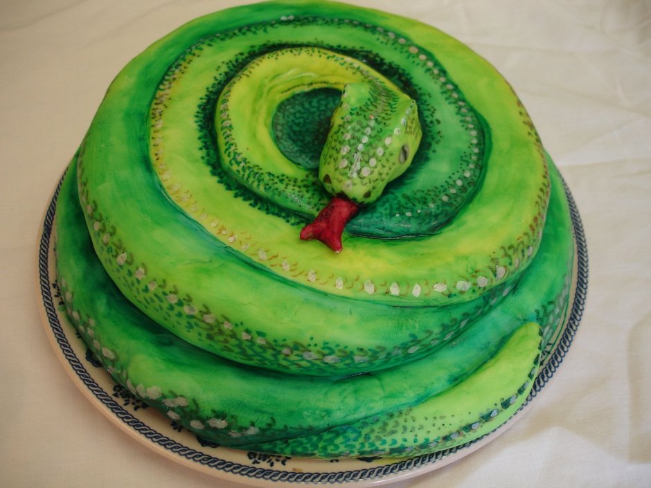 Торт со змеями