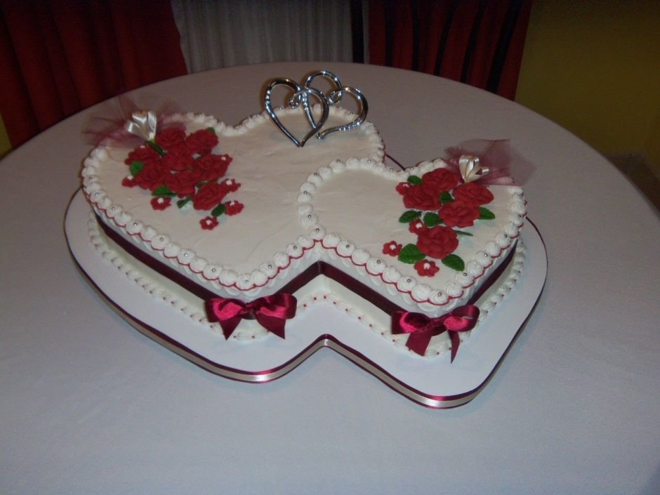 Свадебный торт с сердцем