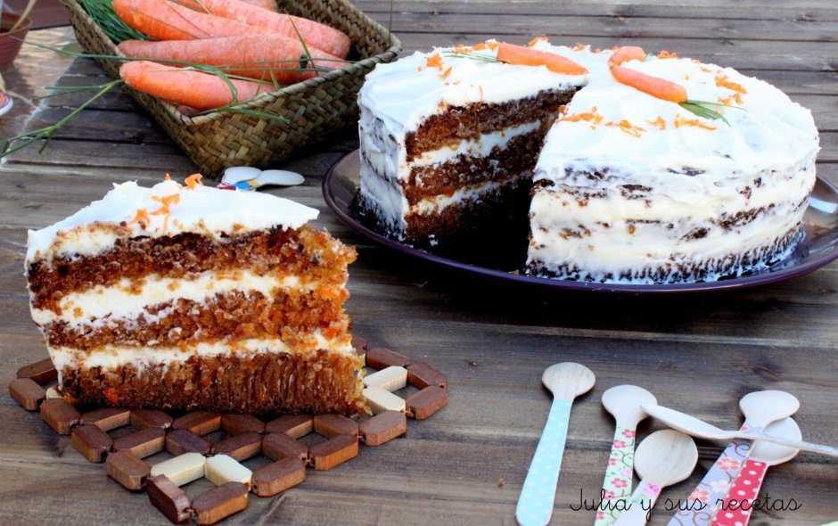 Морковный торт с кремом и лаймом