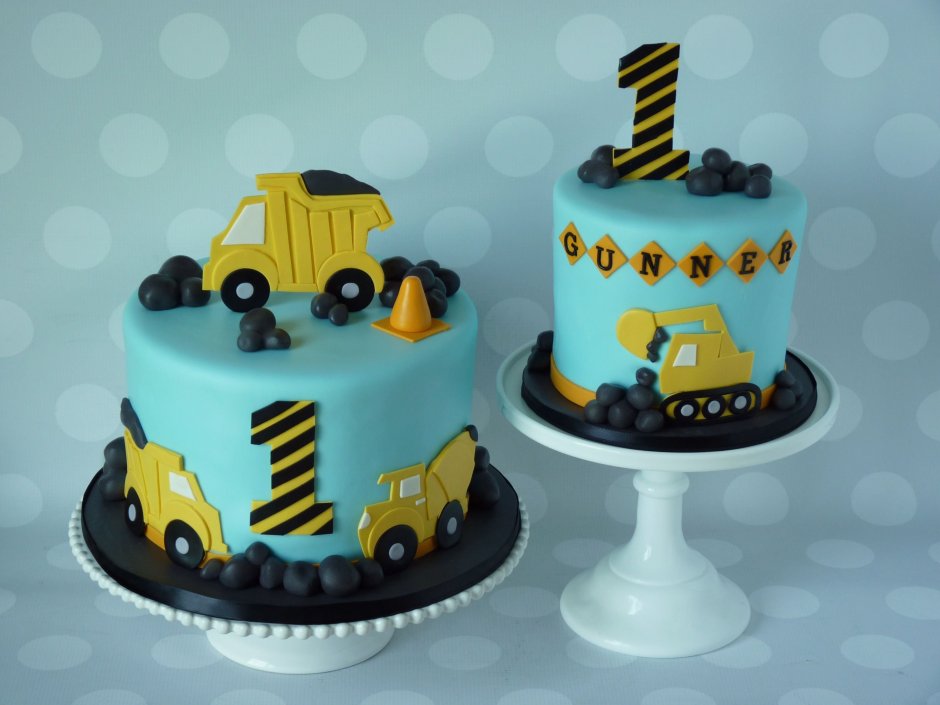 Торт с желтым трактором