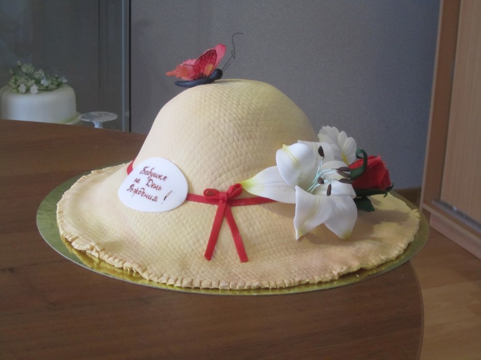 Дизайн тортов в виде мужской шляпы