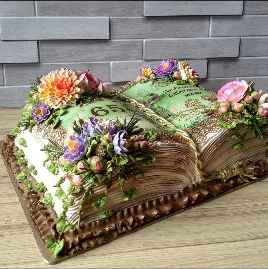 Торт в виде раскрытой книги