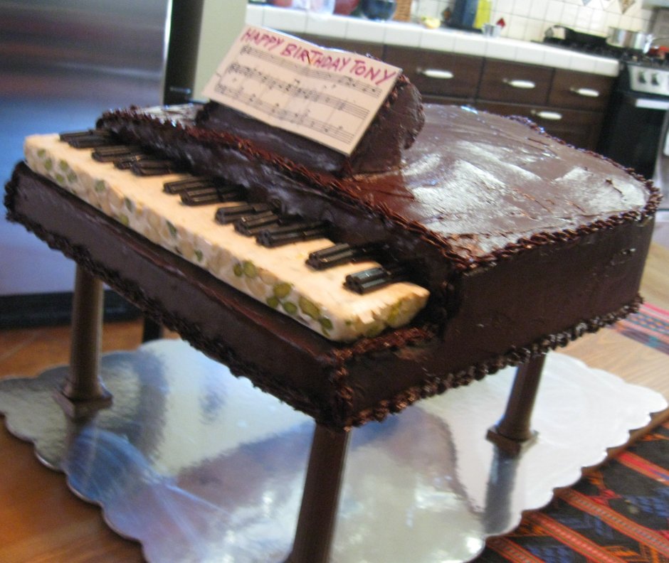 Торт пианино с цветами