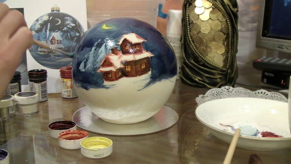 Новогодний декор торта с шарами
