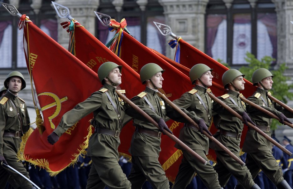 Марширующие солдаты СССР