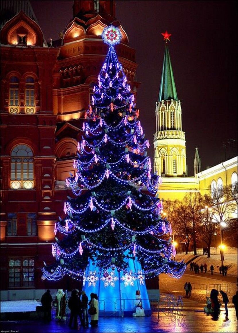Рождественская уличная елка