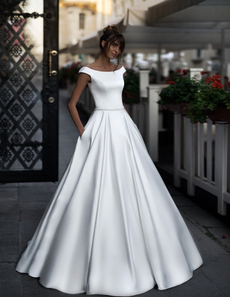 Атласовое платье свадебное