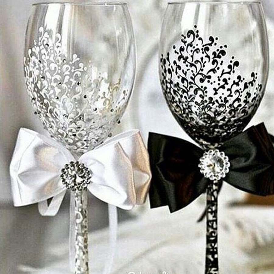 Свадебные бокалы с цветами из ткани
