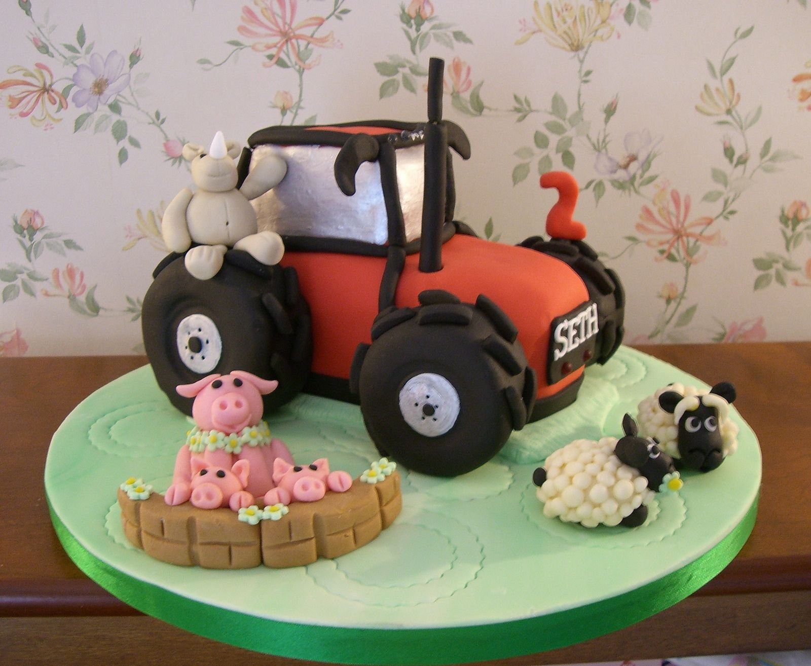 Торты тракторы фото. Торт «трактор». Тортик с трактором. Детский торт с трактором. Торт в виде трактора.