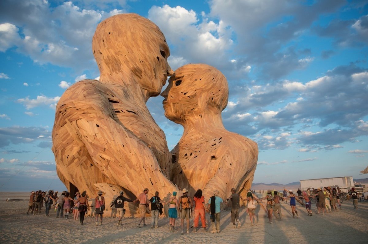 Удивительные люди интересное. Фестиваль Невада Бернинг Мэн. Фестиваль в пустыне Невада Burning man. Фестиваль Бернинг Мэн скульптур. Бёрнинг Мэн 2023.