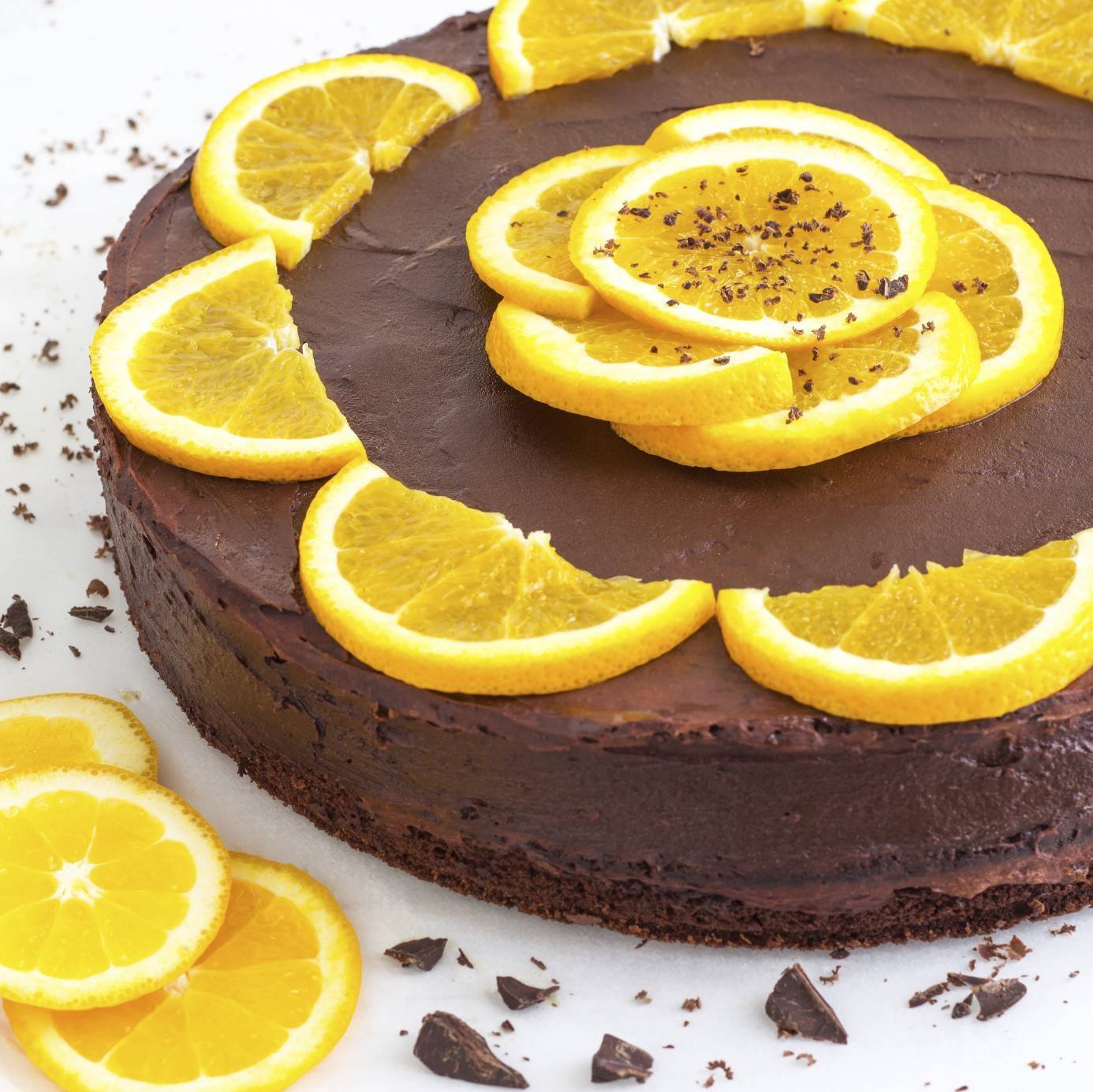 Торт киви апельсин. Торт "шоколадно–апельсиновый". Шоколадный торт с апельсиновым конфи. Украшение торта апельсинами и шоколадом. Украшение торта мандаринами.
