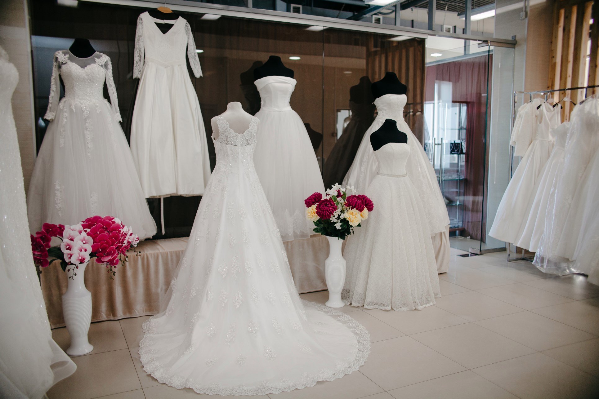 Свадебные платья Пятигорск рынок Лира