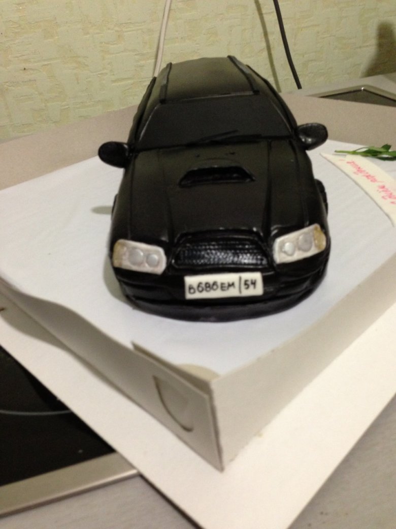 Торт в виде машины Приоры
