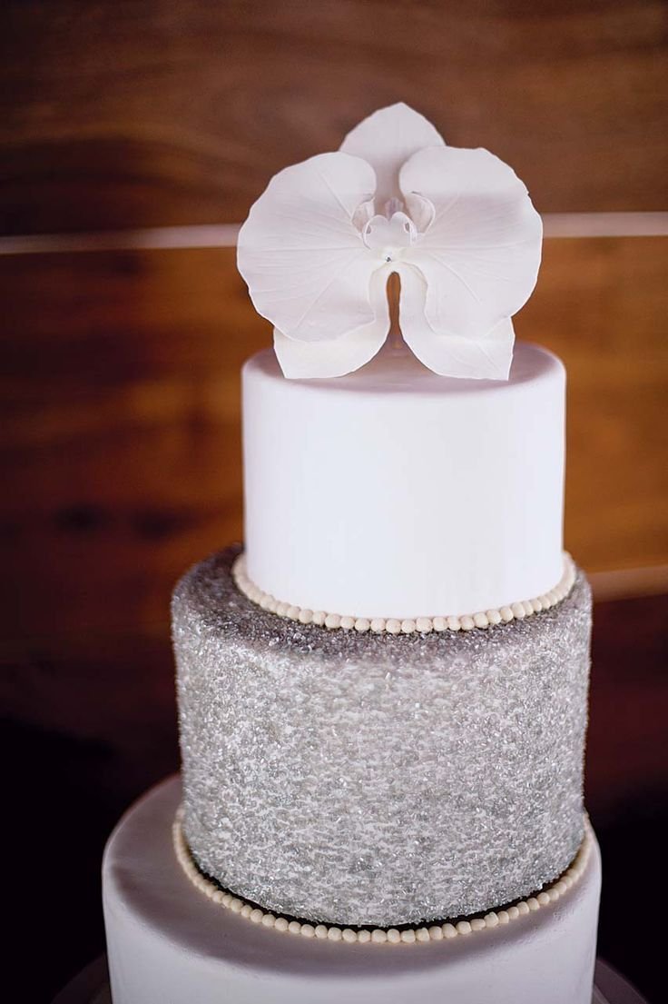Свадебный торт серебристый