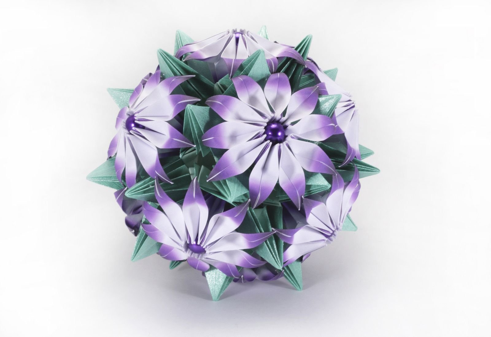 Видео оригами цветок крокус. Флекси шар кусудама. Кусудама амариллис. Кусудама Gloriosa Екатерины Лукашевой. Цветы оригами кусудами.