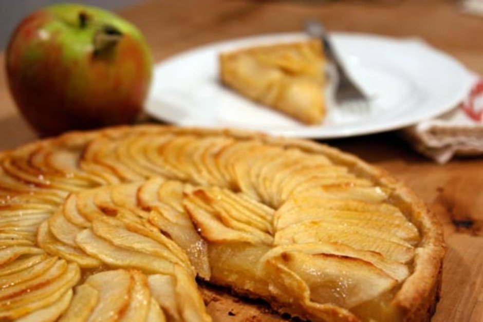 Французский яблочный пирог с кремом