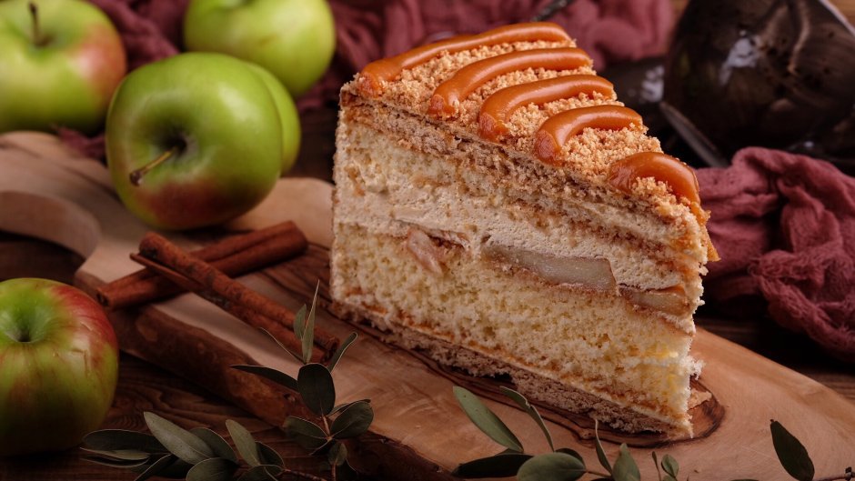 Французский яблочный пирог с меренгой