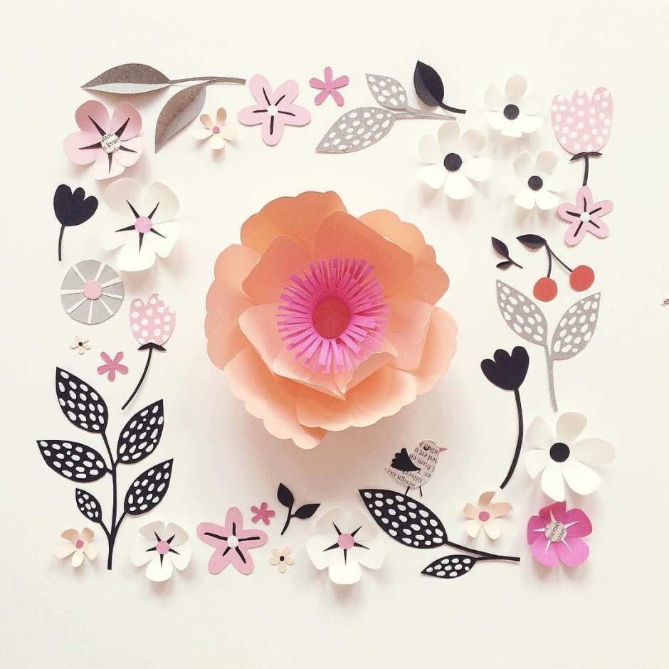 Коллаж из бумажных цветов