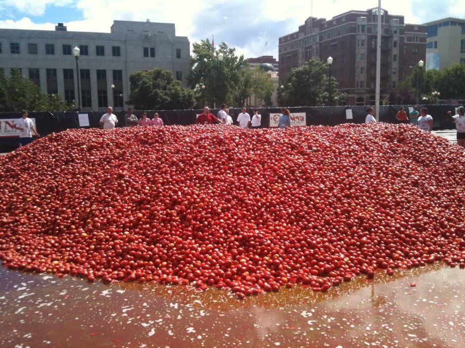 Фестиваль помидоров в Испании