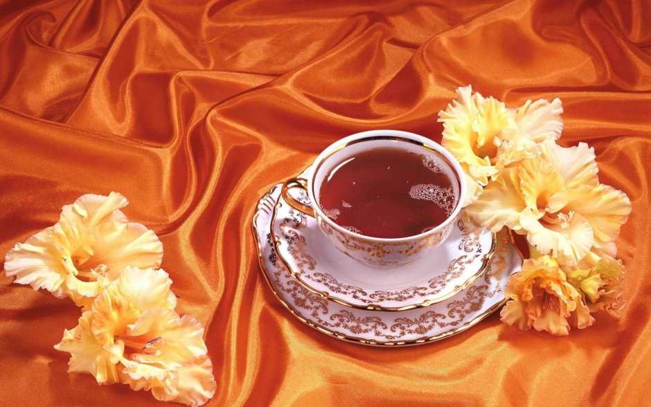 Чай с оранжевыми цветочками