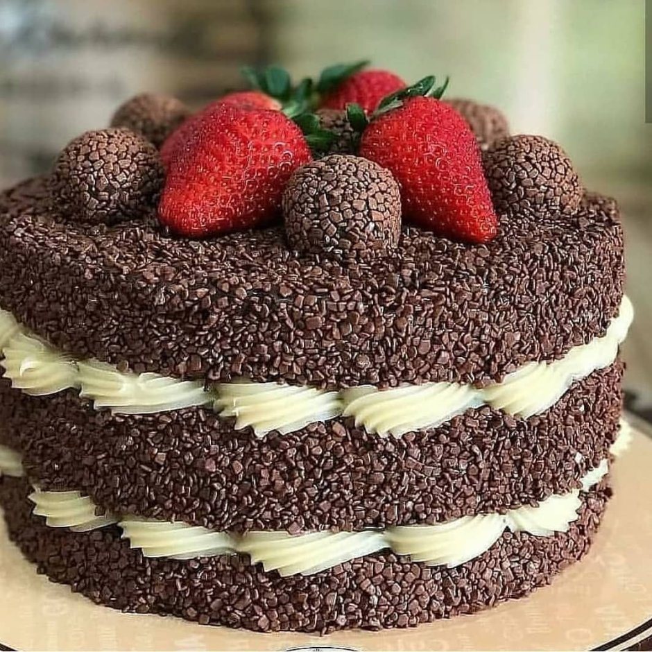 Тертый шоколад на торте