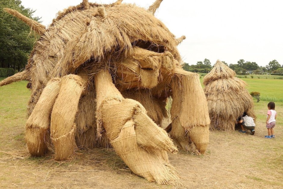 Фотозона с сеном в деревенском стиле