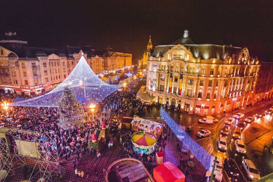 Сибиу, Румыния — Рождественская ярмарка на Великой площади