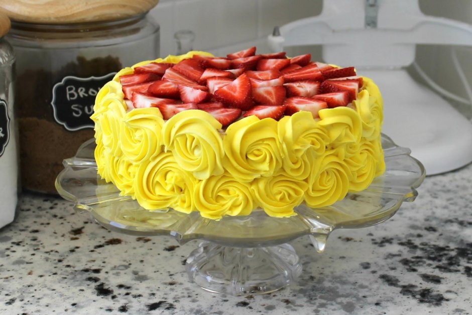 Торт с цветами из вафельной бумаги