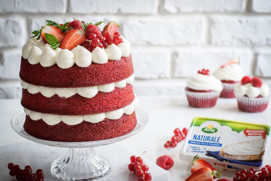 Red Velvet with Cakes