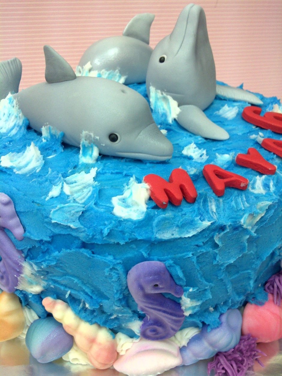 Свадебный торт с дельфинами