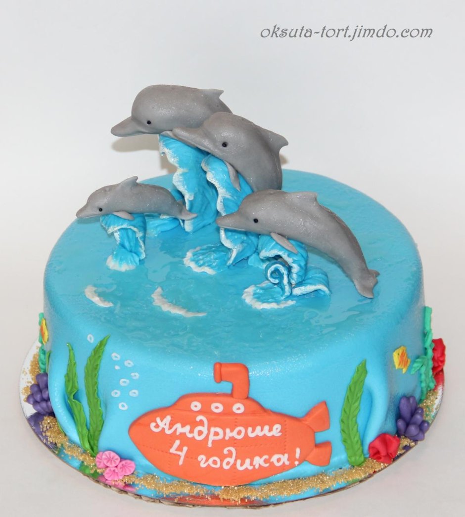 Торт шоколадный с дельфинами