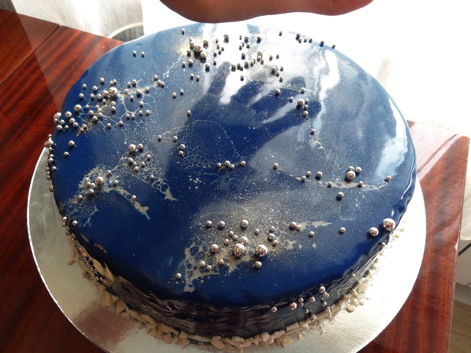 Торт с синей глазурью