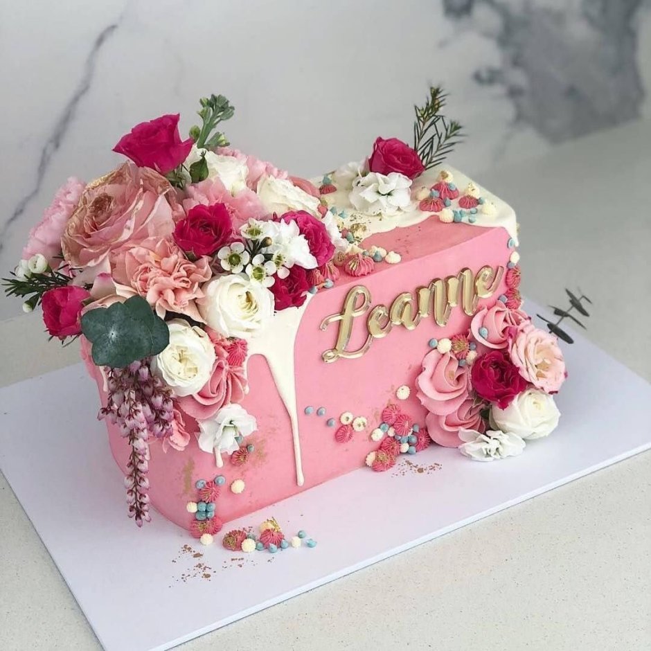 Квадратный торт с цветами