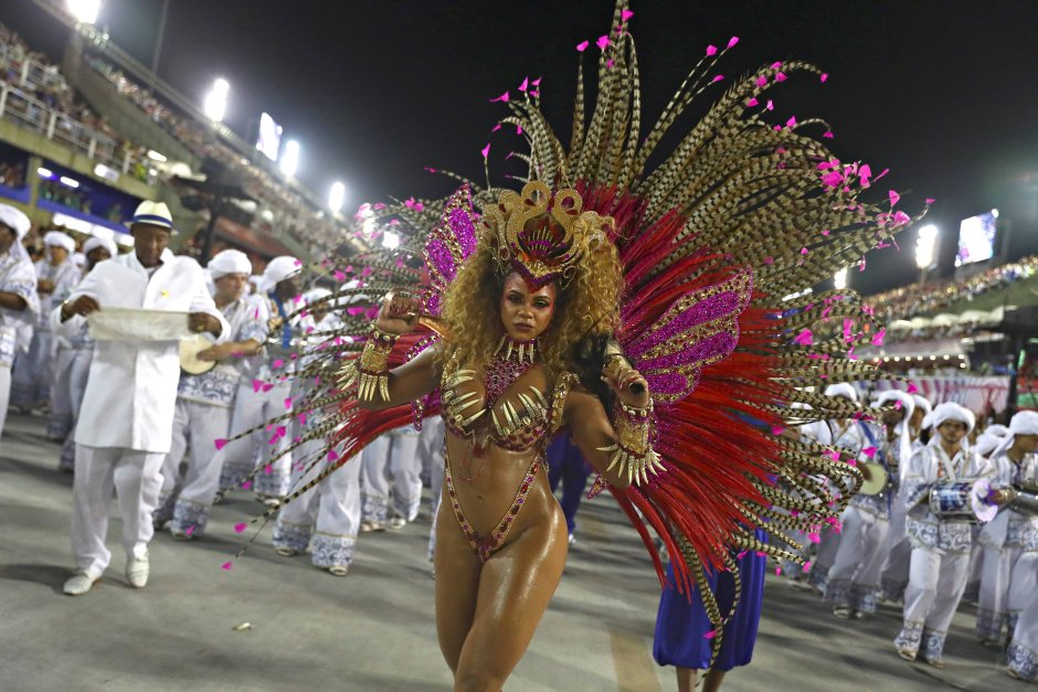 Бразильянки на карнавале в Рио-де-Жанейро