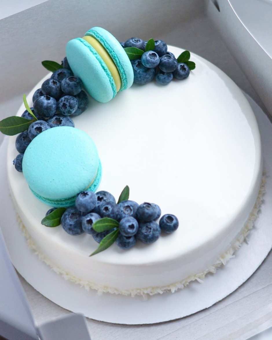 Декор торта с голубикой и мятой