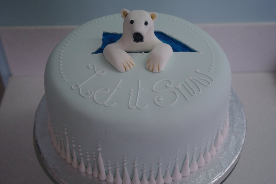 Торт с белым медведем