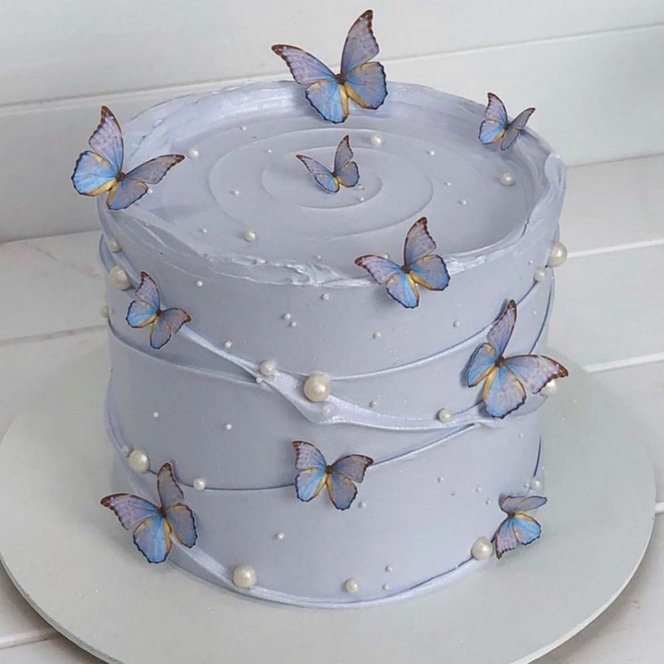 Красивый торт с бабочками