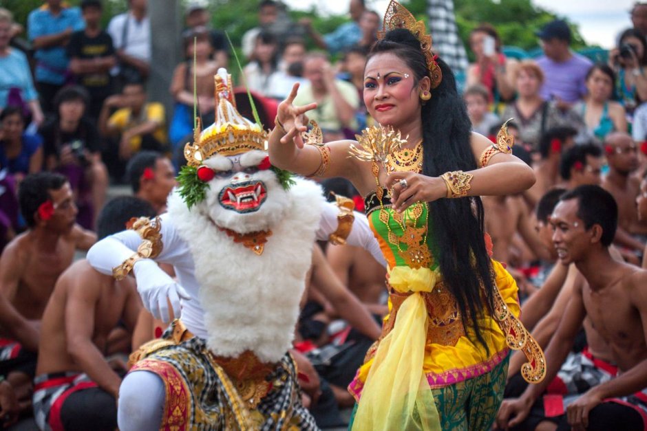 Танец кечак Индонезия