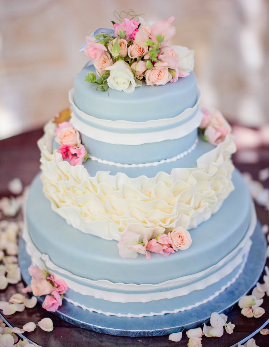 Свадебный торт в розово голубом цвете