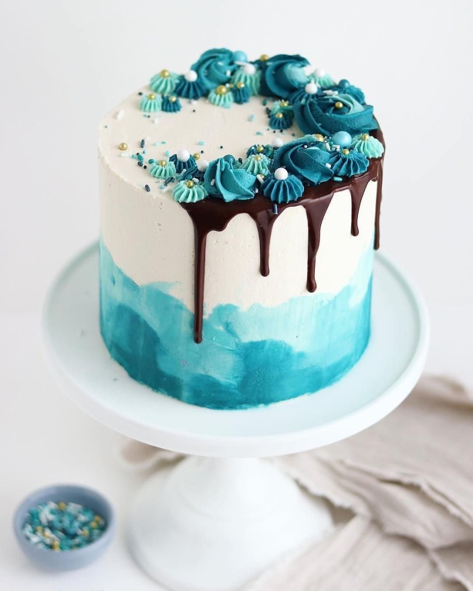 Торт в голубых тонах для девочки одноярусный